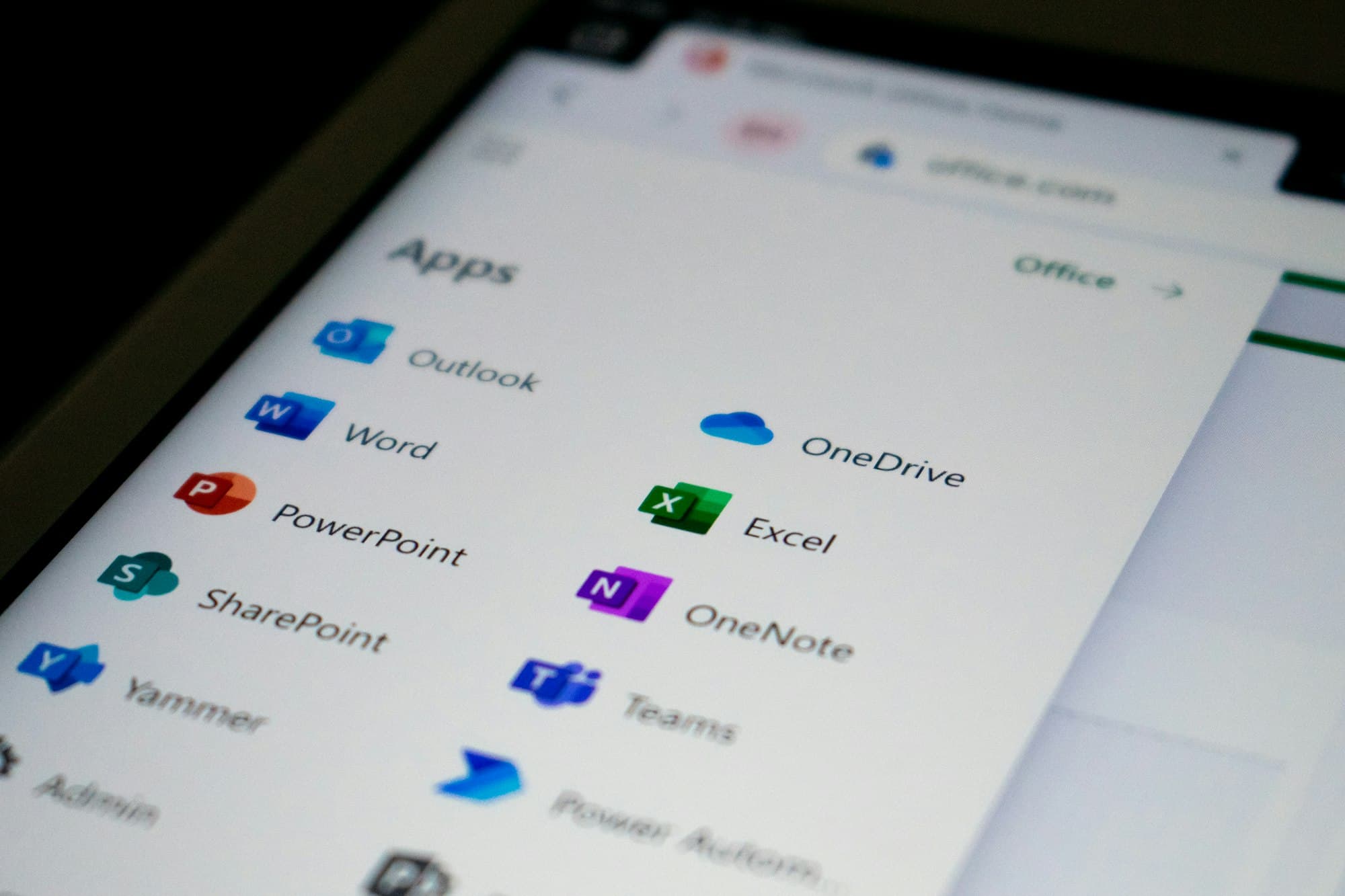 Licenciamento Microsoft: por que fazer errado sai mais caro que parece